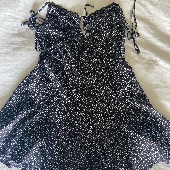 Sold - Princess Polly - Rada Romper (size 6) - Picture 3 of 4